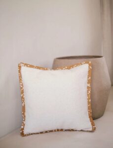 housse de coussin, batik du ghana, velours, bouclette blanc, linge de maison africain, décoration africaine