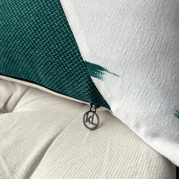 housse de coussin vert, coussin vert, coussin vert et blanc, petit coussin doux, coussin fabriqué au burkina faso, coussin faso dan fani, housse de coussin coton bio