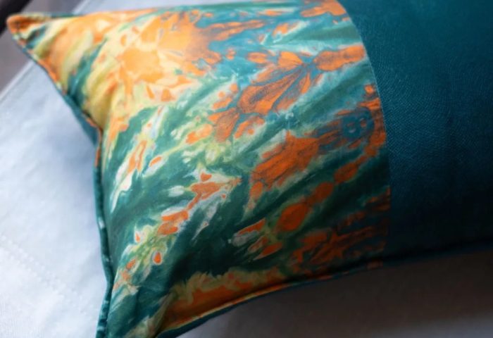 housse de coussin vert, tissus batik, tissus ghana, artisanat africain, décoration intérieur, coussin chic, coussin velours